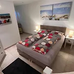 Hansele-klein-fein-strandnah-sein Lägenhet